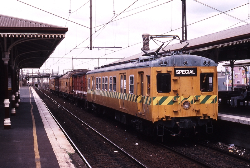 119831: North Melbourne Down Greaser Train
