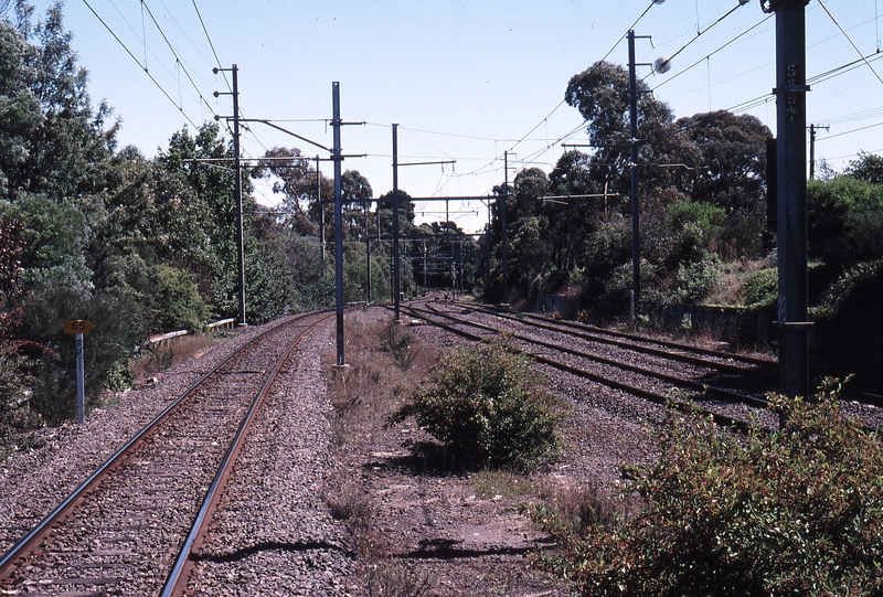 120853: Blackburn Looking towards Melbourne from Platform