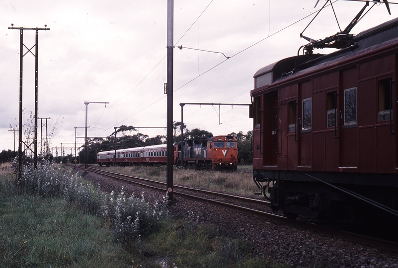 120860: Nar Nar Goon 8420 Up Passenger from Traralgon N 475 and 7541 Down Elecrail Special 470 M leading