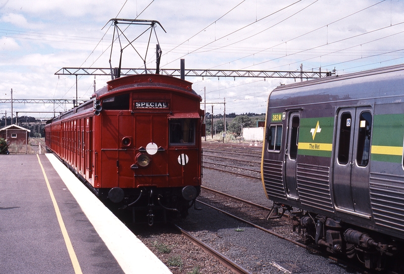 120872: Warragul Shunt for 7544 Up Elecrail Special 327 M leading and Stabled Comeng Train 362 M nearest