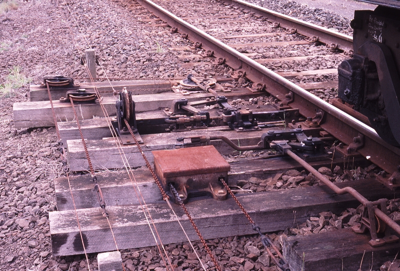 121005: Meredith Double Wire Point Mechanism at Geelong End