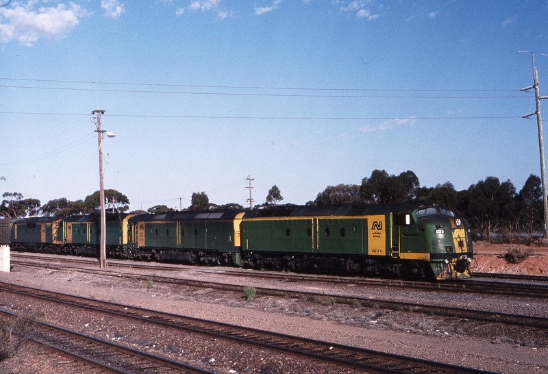 121691: West Kalgoorlie Westbound SCT and TNT Train CLF 5 ALF 24 CLF 2 GM 37