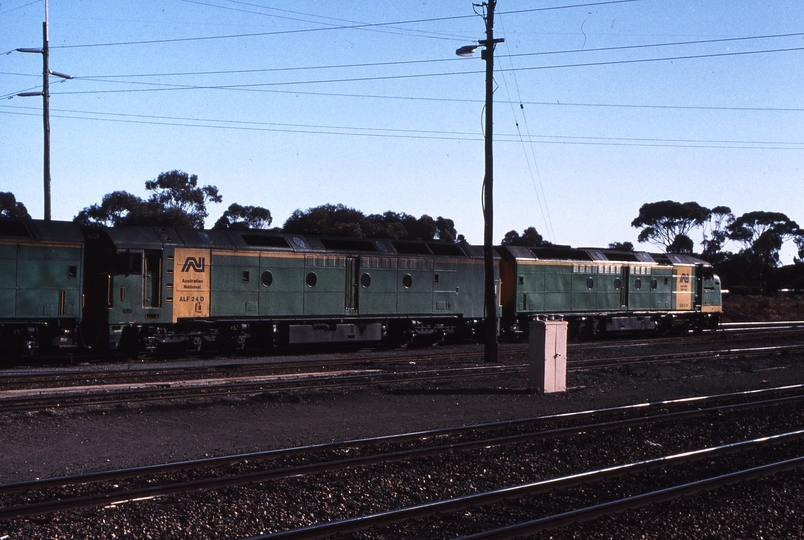 121695: West Kalgoorlie Westbound TNT and SCT Train CLF 5 ALF 24 CLF 2 GM 37