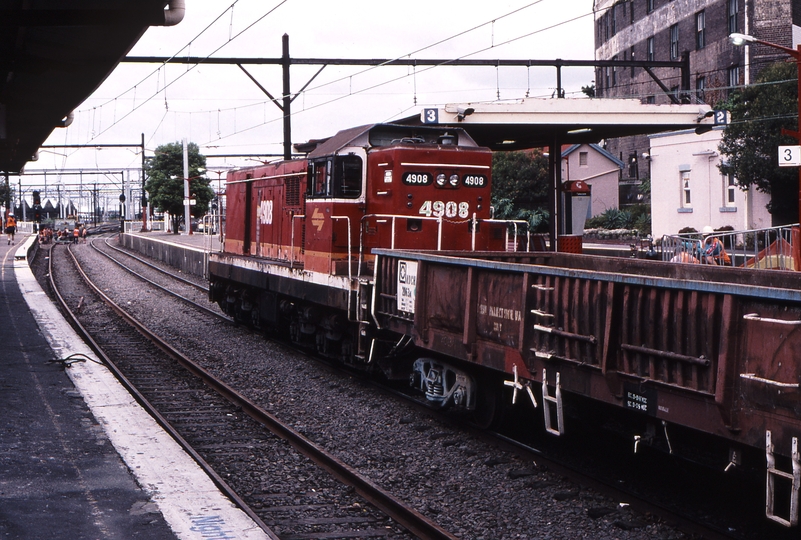 121765: Redfern 4908 down end Muck Train
