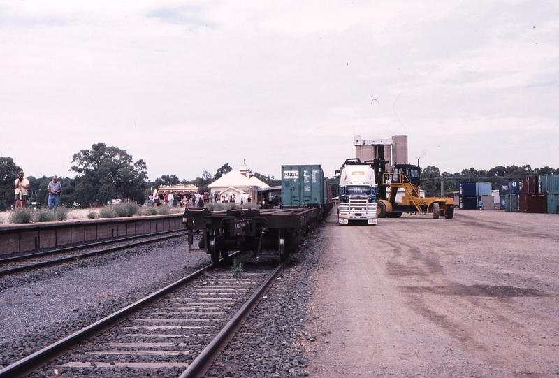 121873: Tocumwal Looking South Loading container flats
