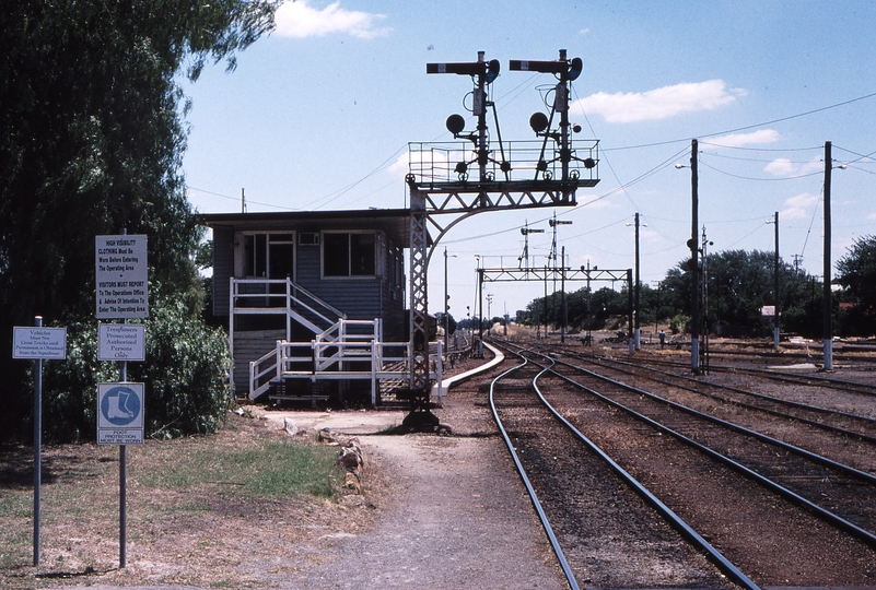 121995: Wodonga A Box and Signals at Melbourne End
