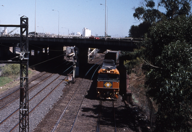 122131: West Footscray Junction Up Sydney Superfreighter NR 72 NR 43
