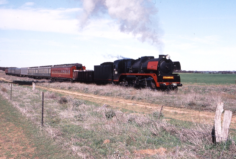 122524: Nyarrin up side km 439 7 8091 Down Steamrail Special R 761