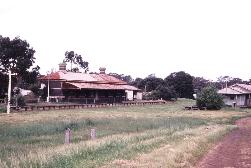 122689: Casterton Station Viewed from West End