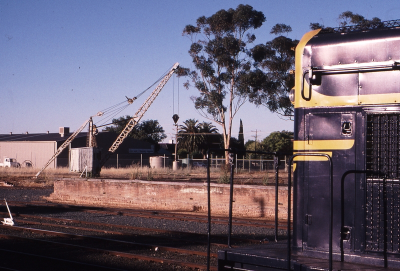 123048: Echuca 8392 Up AREA Special T 320 Yard Crane in background
