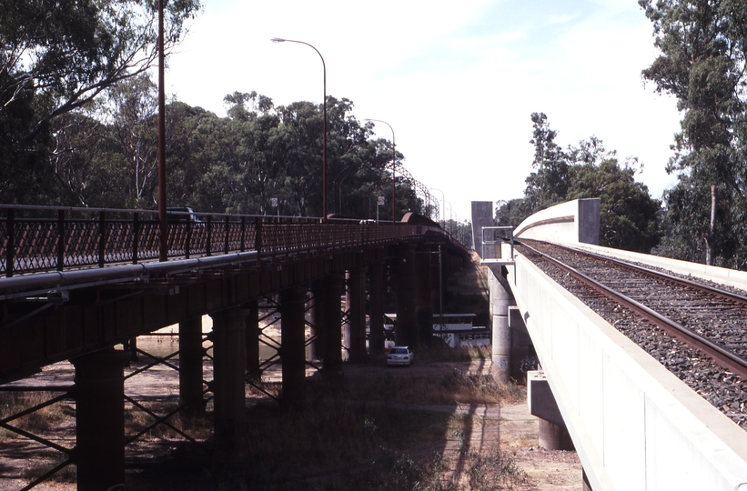 123129: Echuca Murray River Bridges looking North