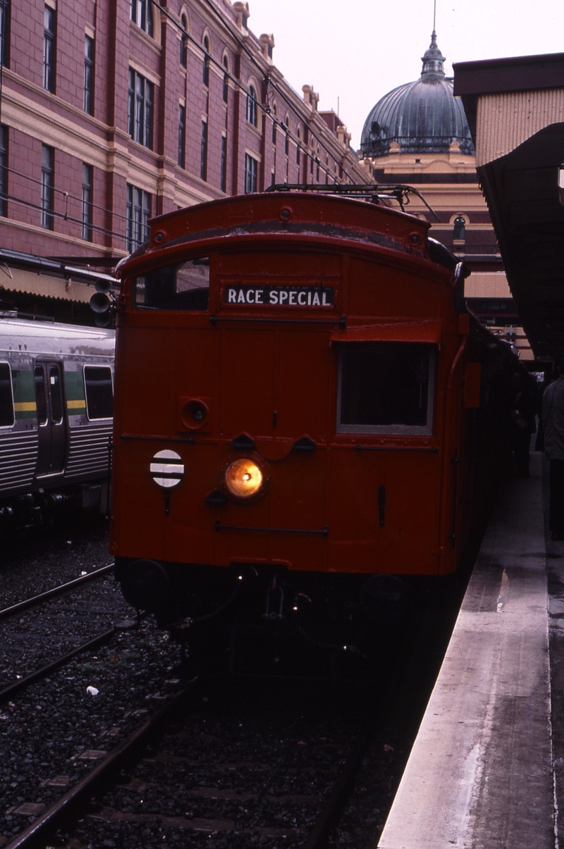 123654: Flinders Street Platform 2 7013 Elecrail Special 327 M leading