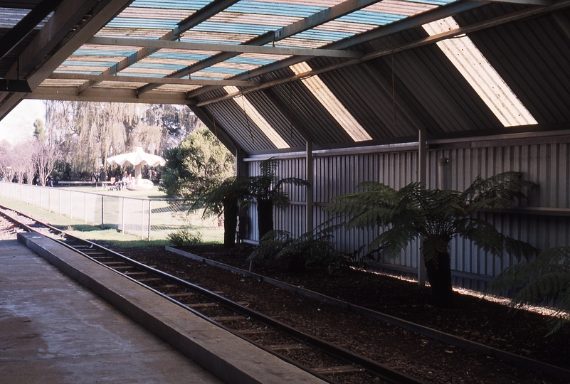 123746: Caribbean Gardens Station Interior looking South