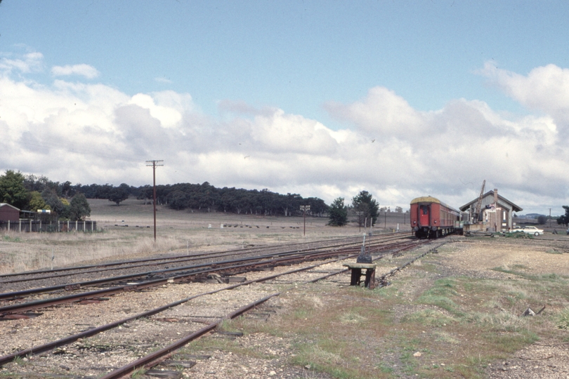 123961: Bungendore looking South from level crossing