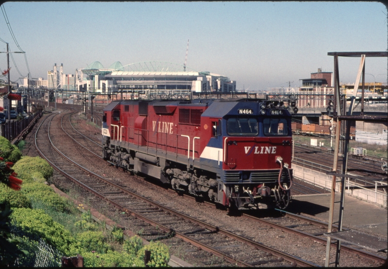 124031: North Melbourne Flyover N 464 Light Engine to South Dynon Locomotive Depot