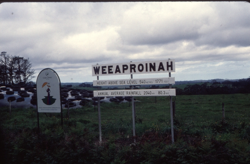 124242: Weeaproinah Relocated station sign