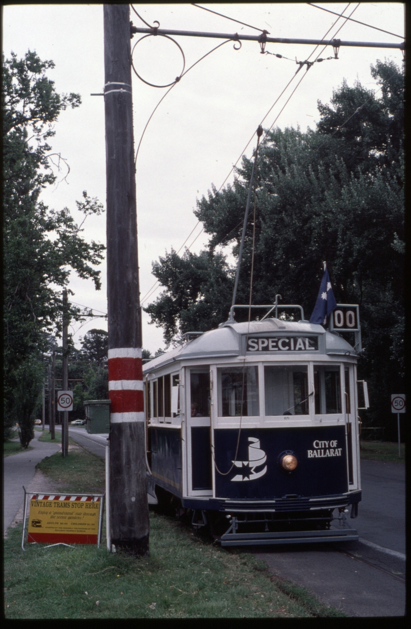 124500: Ballarat Tramway Museum St Aidans Drive Terminus RTA Special W4 671