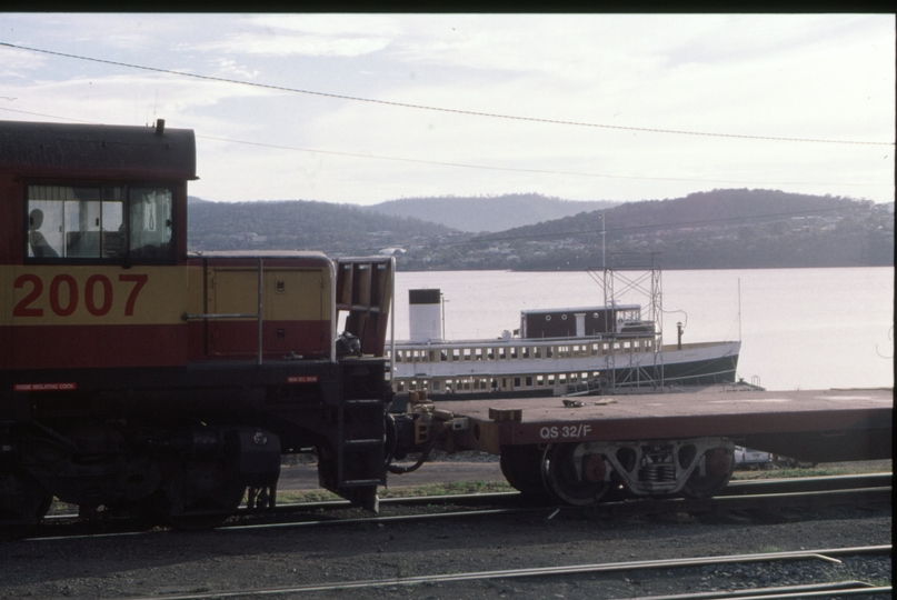 124611: Hobart (Regatta Stand), 2007 shunting 35 freight from Burnie Sydney Ferry 'North Head' in background