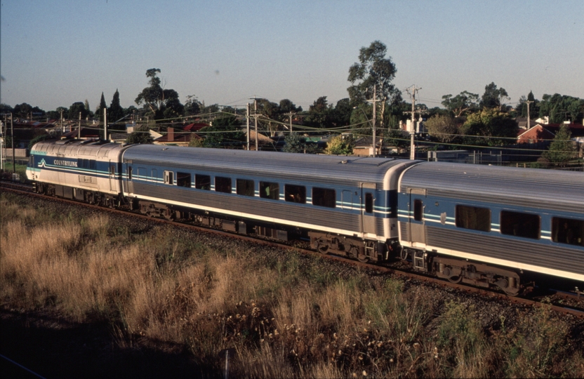 124719: Jacana 8622 Day XPT from Sydney (XP2004 leading), XP 2012 trailing