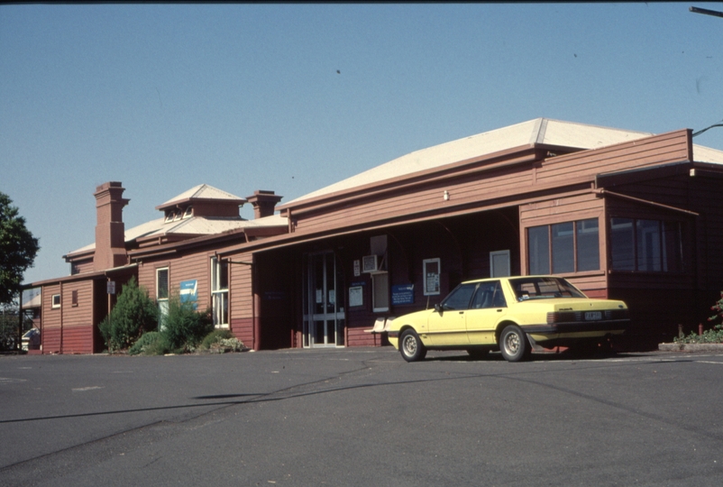 124732: Colac Street side of station building