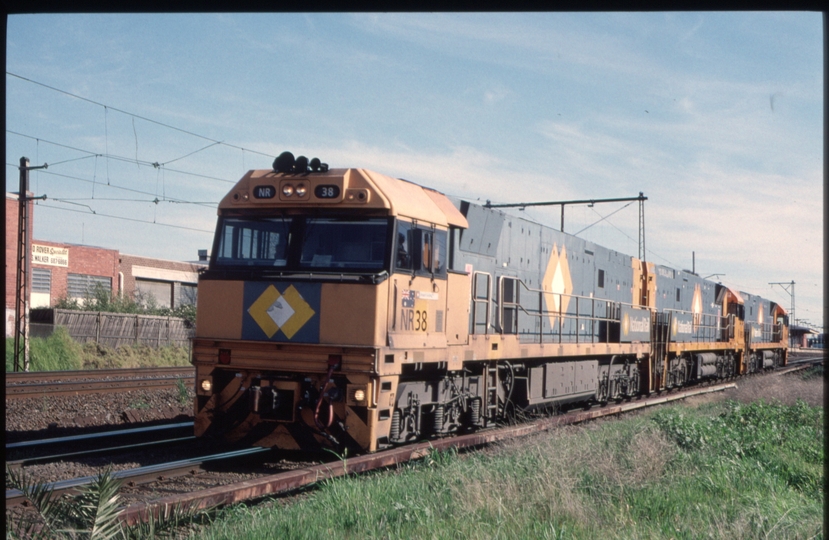 124955: Middle Footscray (up side), km 6 Up Light Engines NR 38 NR 90 NR 79