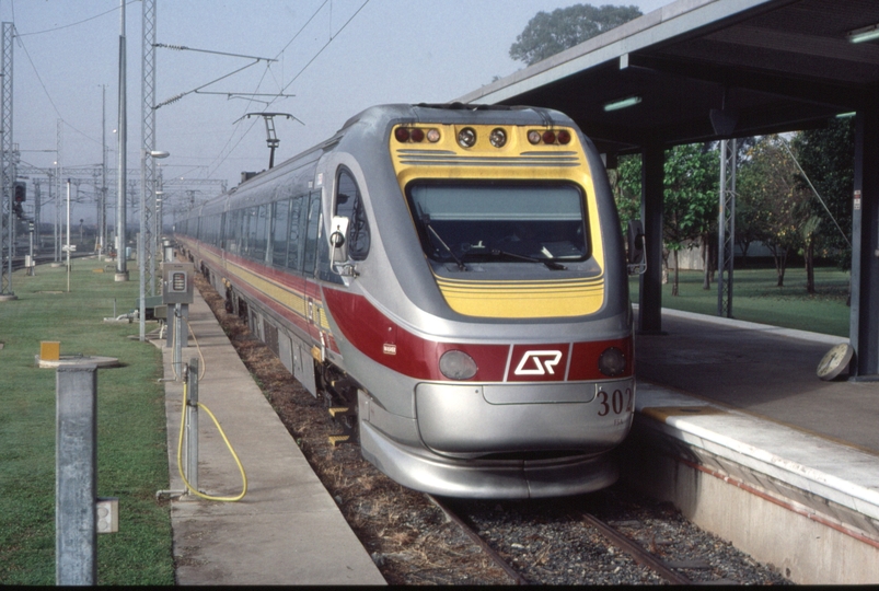 125152: Rockhampton Electric Tilt Train Driver's Coach 302 nearest