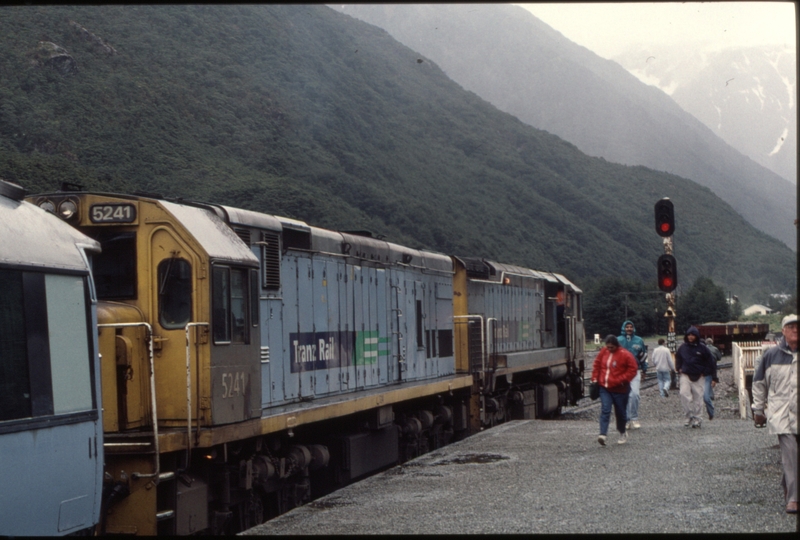 125861: Arthur's Pass 0801 Westbound 'Tranz Alpine' DFT 7186 DX 5241