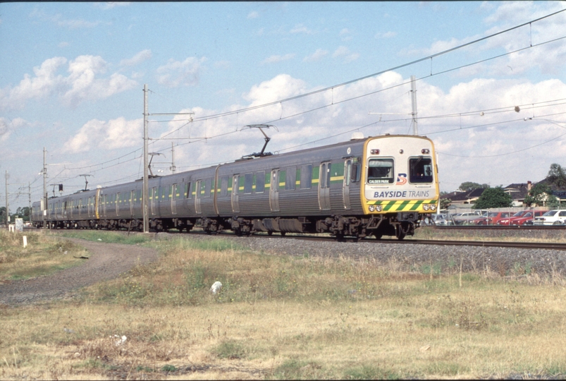 126194: Hoppers Crossing Down Suburban to Werribee 6-car Comeng 305 M trailing