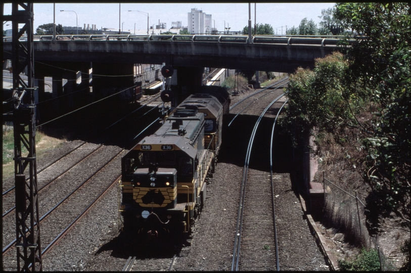 127241: West Footscray Junction Down light engines for 9083 to Bendigo G 524 X 36
