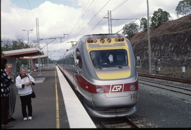 127736: Gympie North 0602 Tilt Train to Brisbane 302 trailing