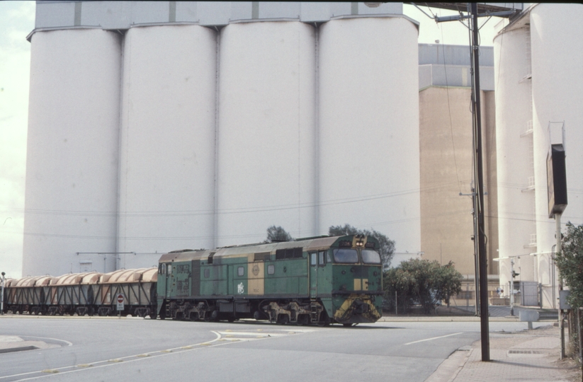 127933: Port Pirie 705 shunting ore wagons from smelters