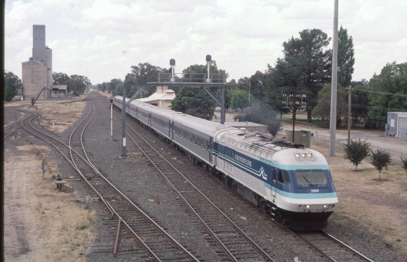 128238: Culcairn Down Day XPT to Melbourne XP 2005 leading