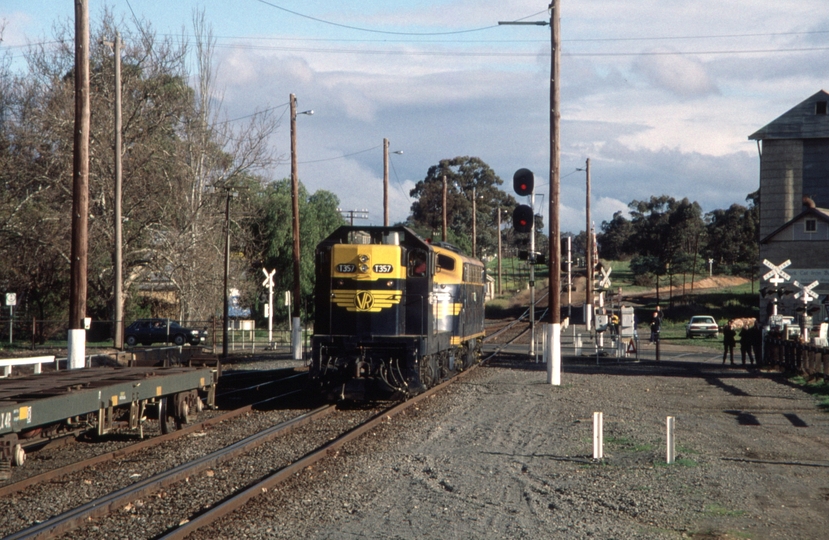 128626: Maryborough B 74 T 357 backing down for Up SRHC Special