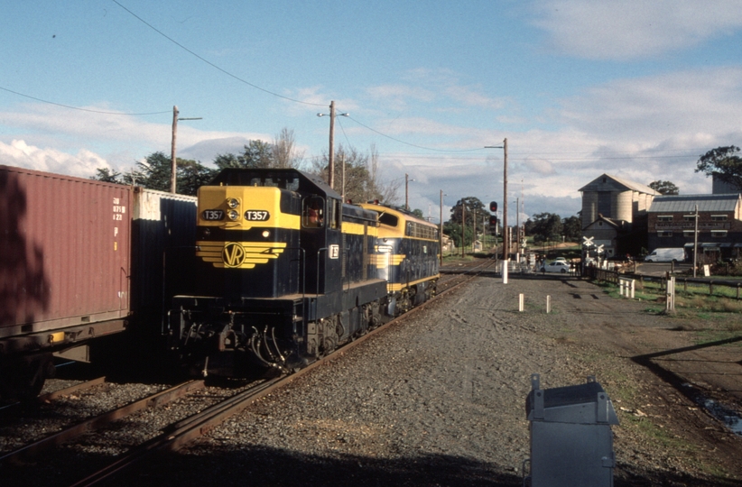 128627: Maryborough B74 T 357 backing down for Up SRHC Special