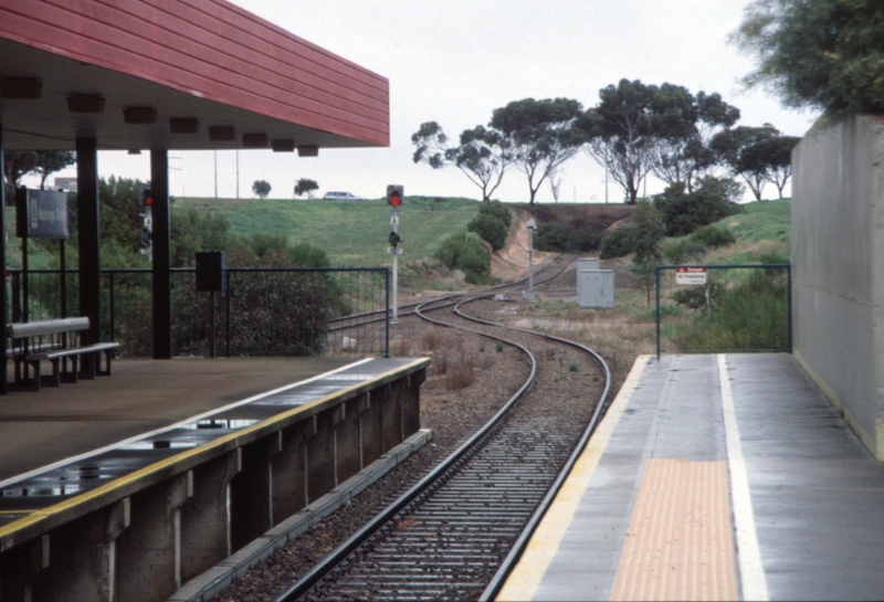 128634: Noarlunga Centre looking South towards end of track