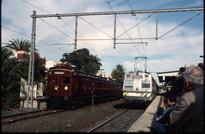 128691: Essendon 137 M leading 7011 Down Elecrail E Train and Up Suburban 6-car Hirachi