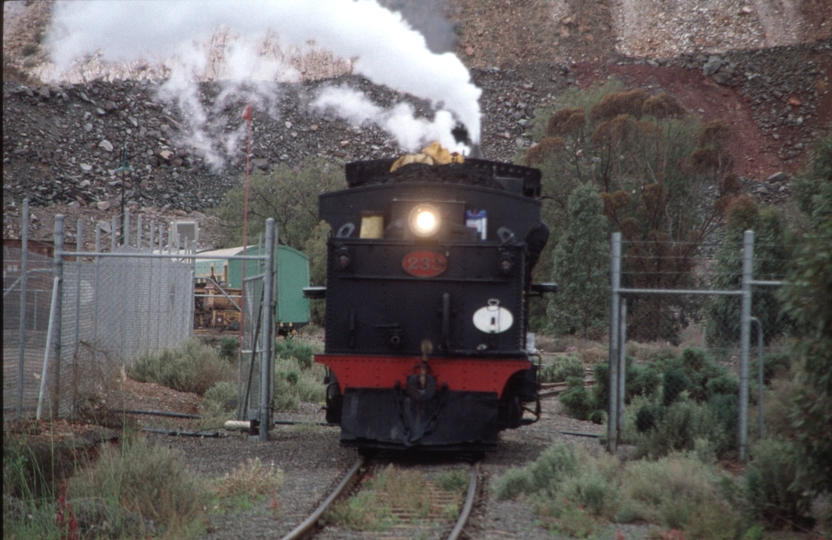129169: Chaffers Powerhouse (end of track), G 233 running round