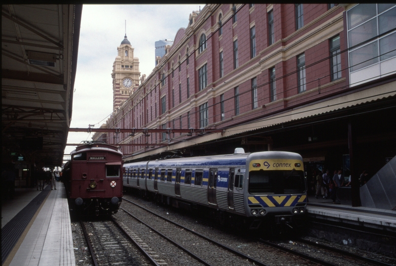 129345: Flinders Street 7163 Elecrail Special to Epping 381 M leading and Clifton Hill Loop Suburban 566 M nearest