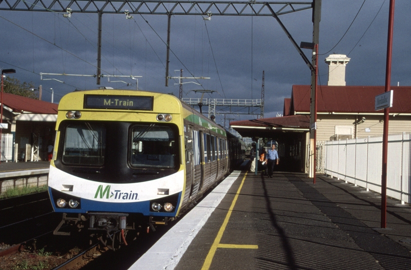 129551: Mordialloc Suburban Train to Melbourne MTrain Comeng 441 M leading