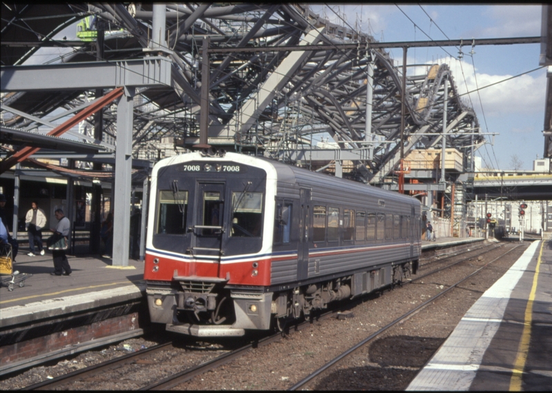 130039: Spencer Street Platform 12 Down Passenger 7008