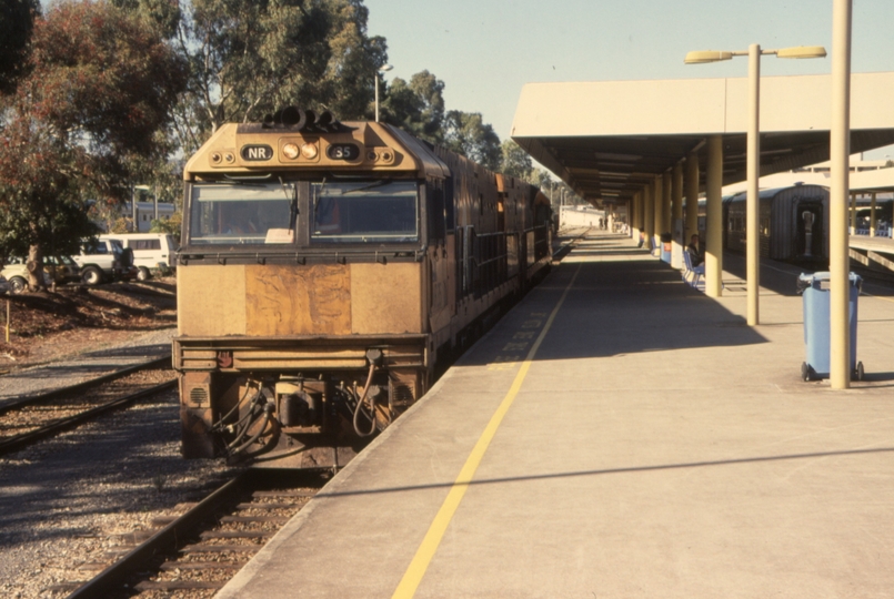 130280: Adelaide Rail Passenger Terminal NR 35 (NR 98), Locomotives from Darwin 'Ghan'
