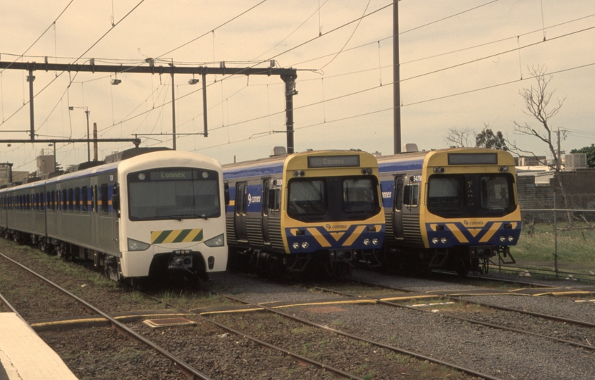 130559: Pakenham Stabled Siemens and Connex (formerly MTrain), Comeng Trains  792 M 293 M and 547 M nearest