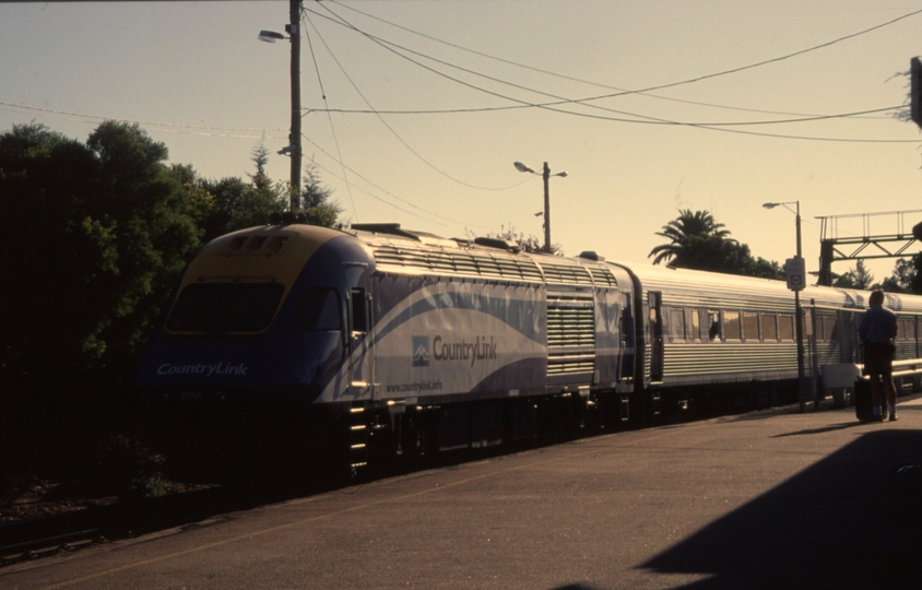 130672: Seymour Day XPT from Sydney XP 2004 trailing