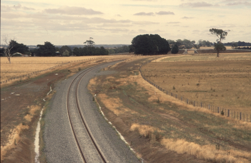130750: Spreadeagle Road looking towards Ballarat