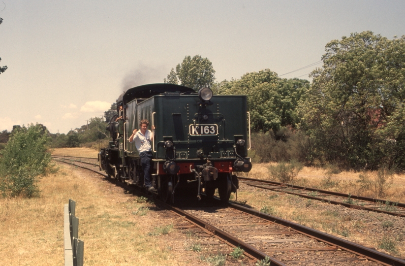 131940: Mornington Yuilles Road K 163 backing down for Passenger to Moorooduc