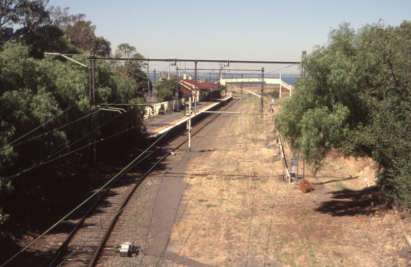 132018: Williamstown looking towards end of track