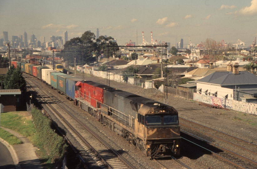 132262: West Footscray Junction Freight to Adelaide NR 18 NR 75
