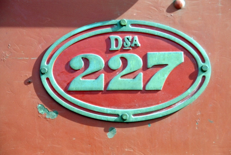 132889: Feilding Numberplate on Dsa 227
