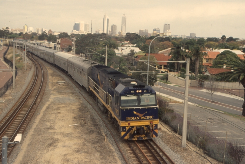 132966: Mount Lawley Eastbound Indian Pacific 25