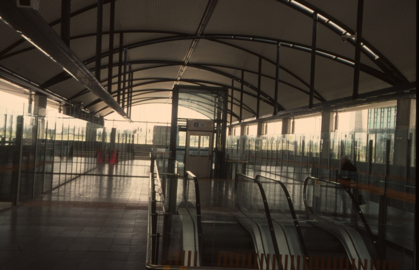 133001: Esplanade Concourse looking South